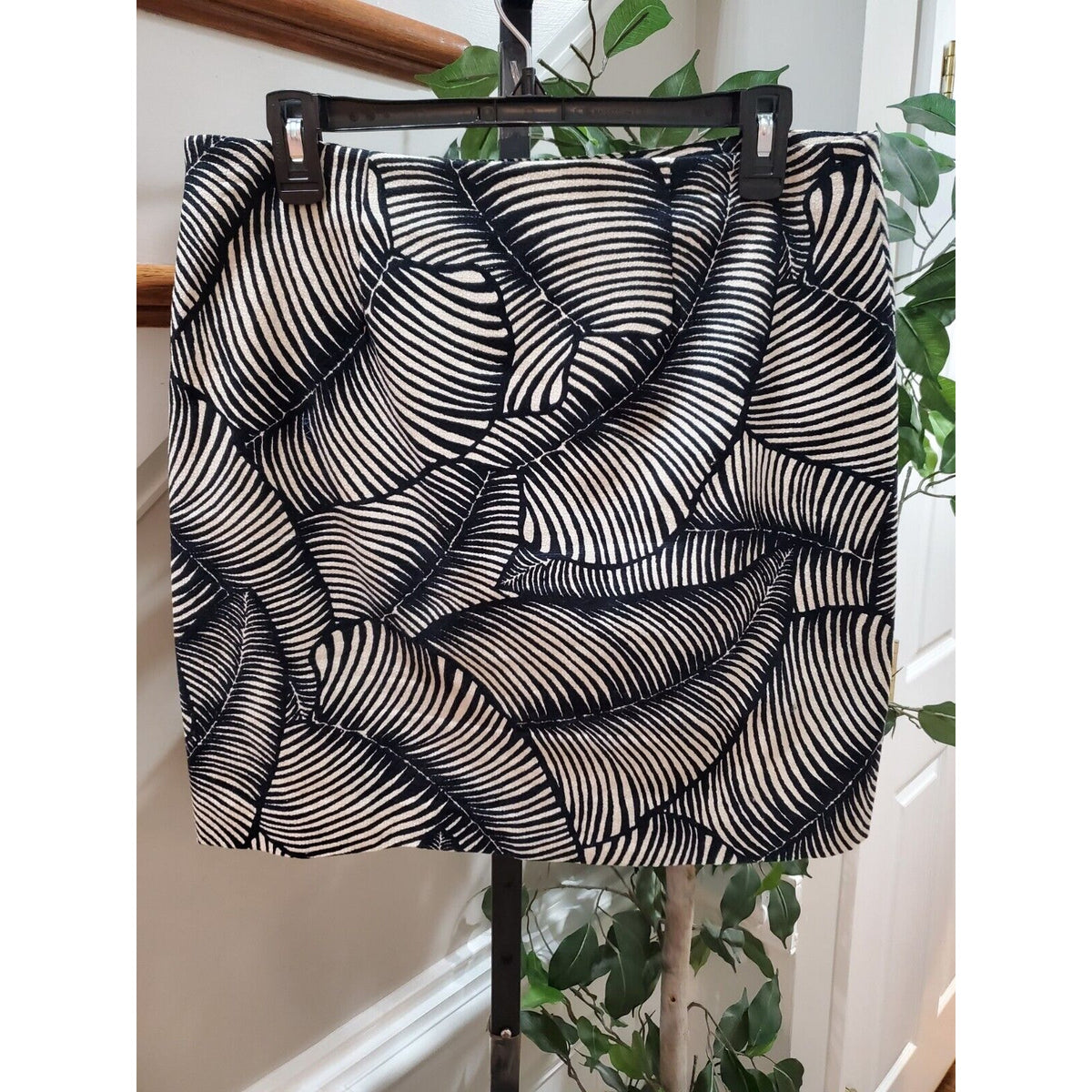 Ann Taylor Women Black & Beige Palm Print Cotton Casual Mini Pencil Skirt Size 8