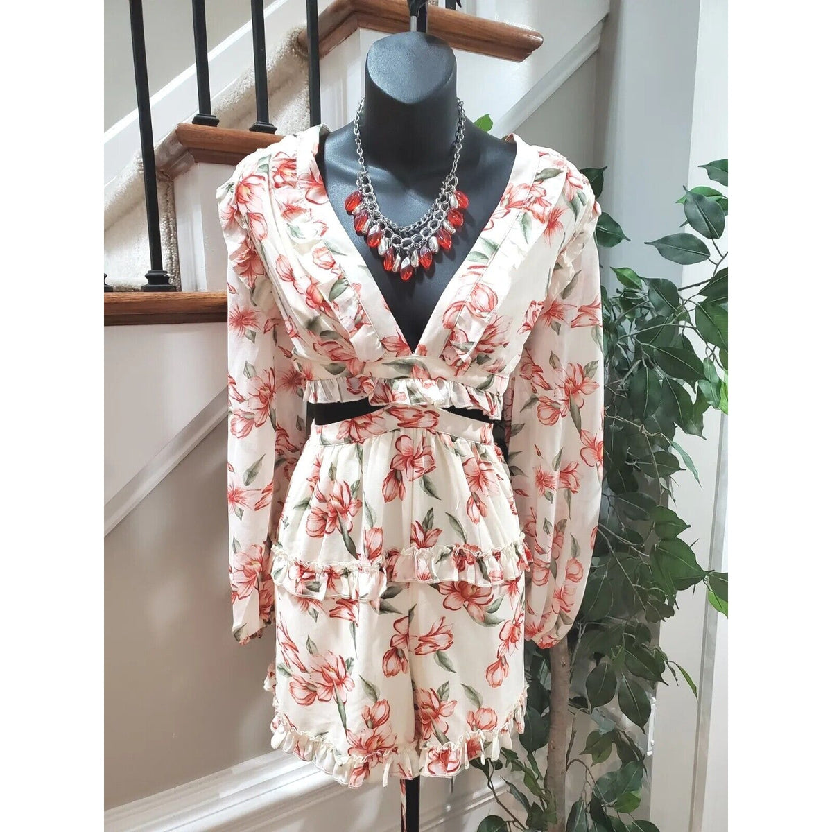 Fashion Nova Womens Cream V Neck Floral Long Sleeve 2 Piece Romper Size Medium