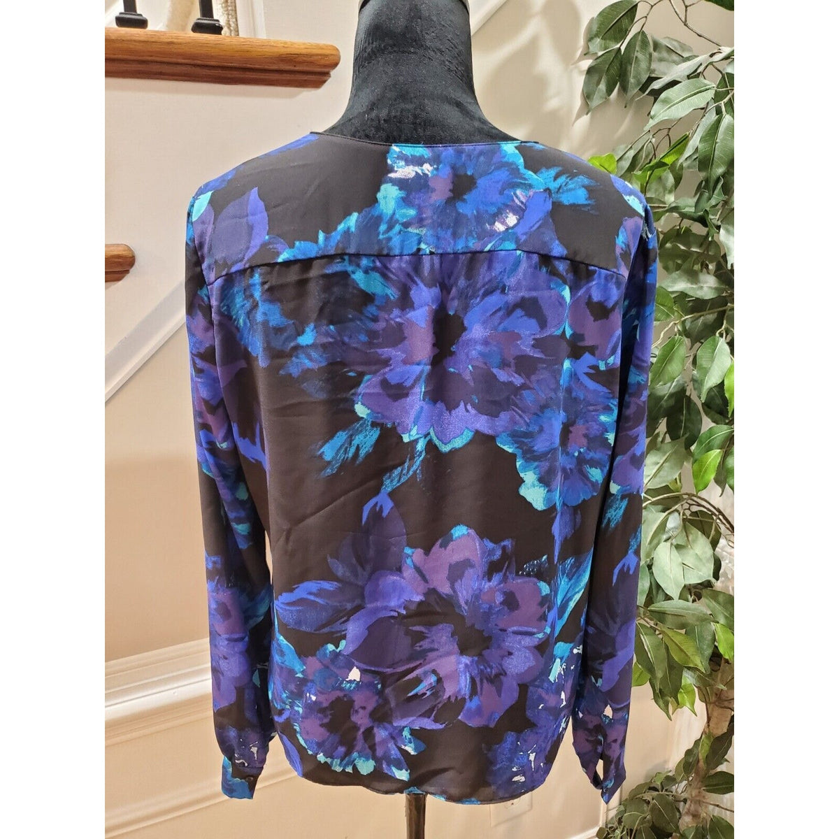 Ann Taylor Women's Floral Polyester V-Neck Long Sleeve Casual Top Blouse Size M