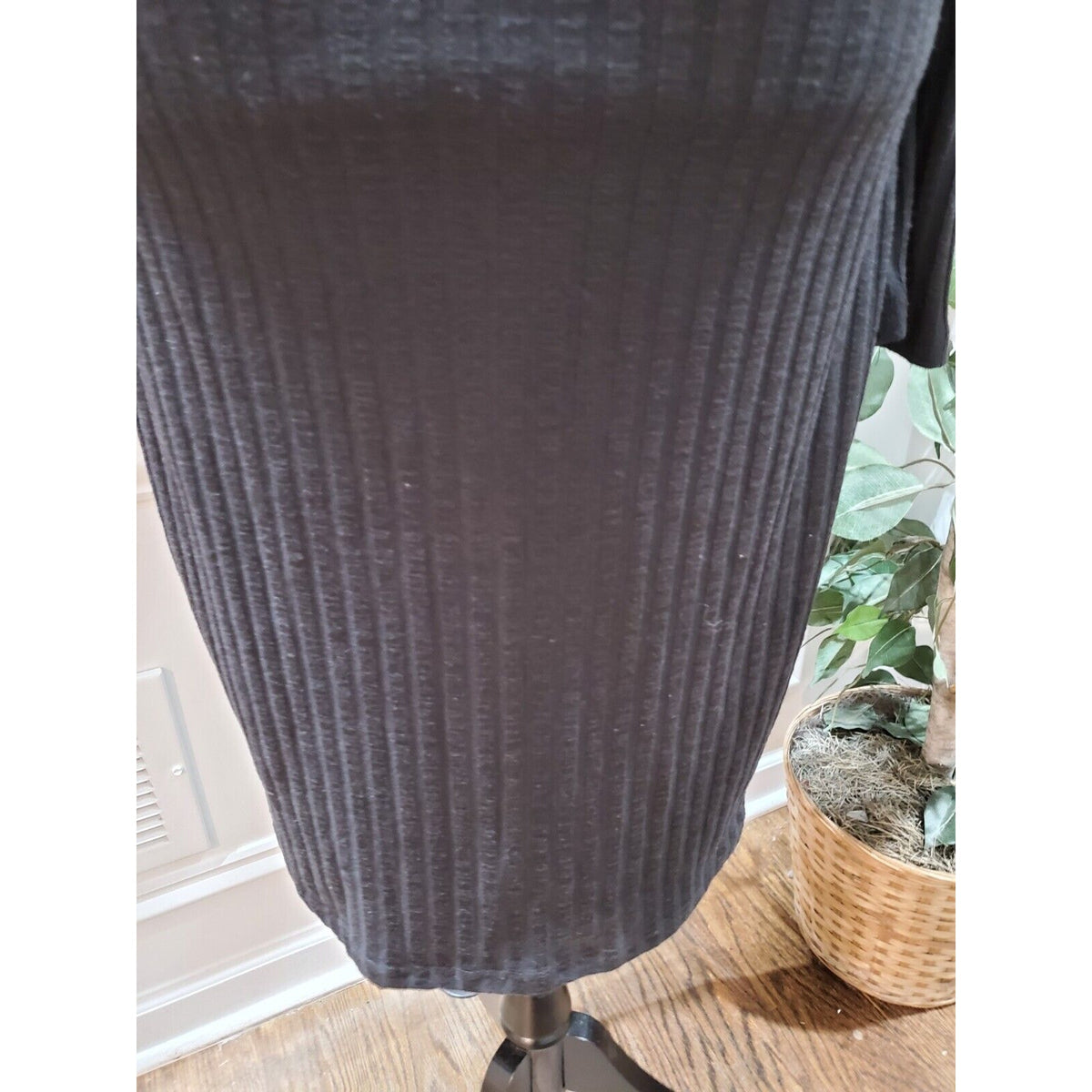 She + Sky Women's Black Striped High Neck Cold Shoulder Knee Length Dress Large