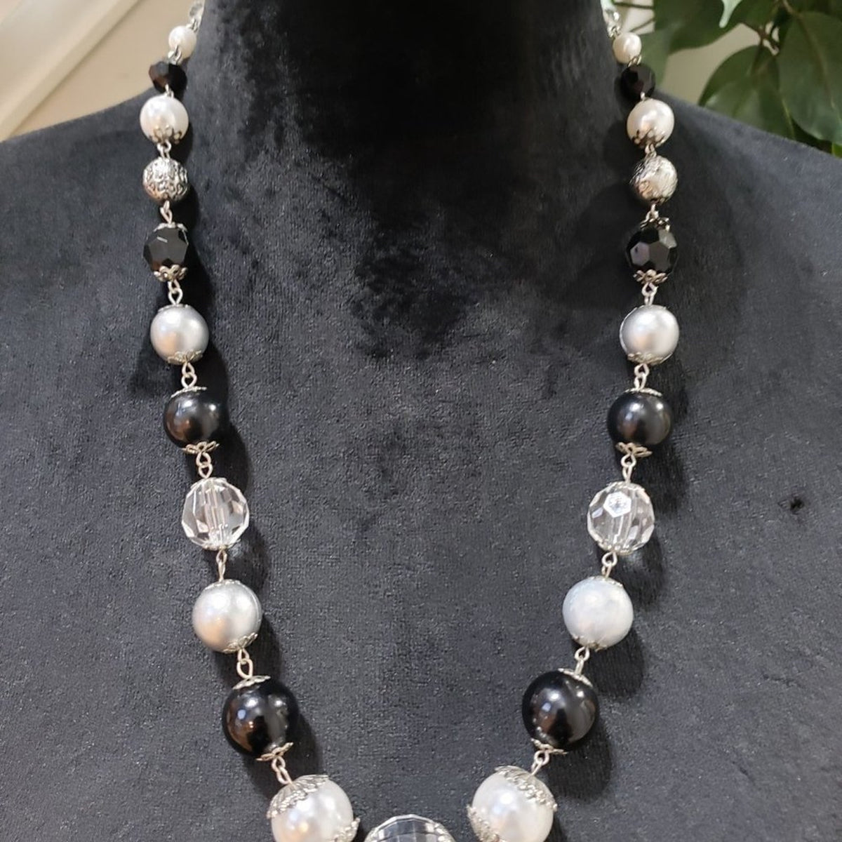 Claire's Black & White Round Beaded Single Strand Chunky Statement Necklace