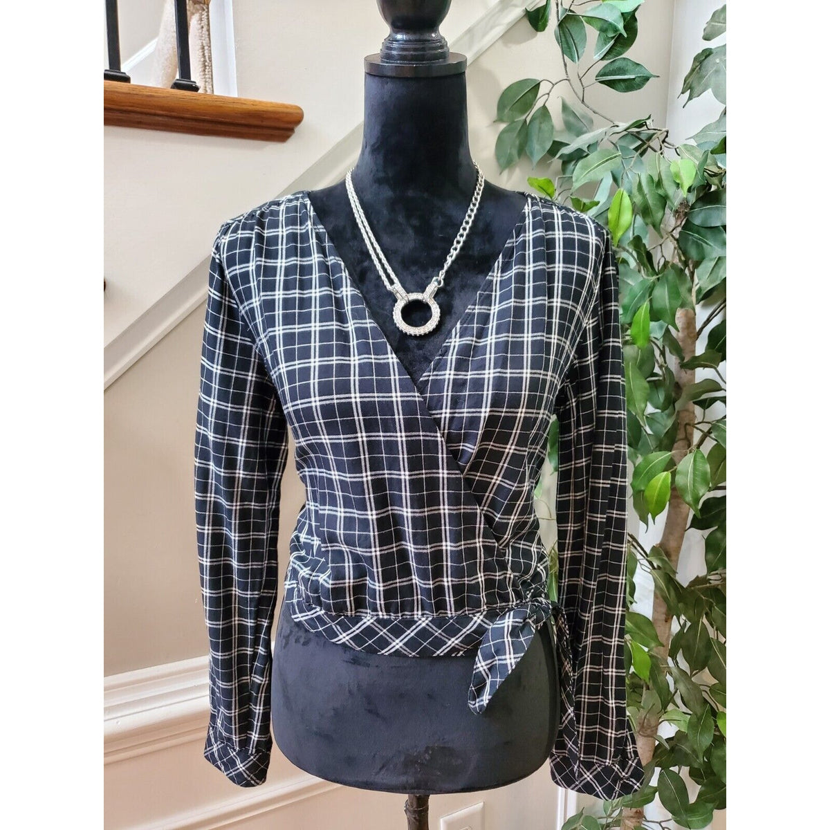 Abercrombie & Fitch Women Black & White Viscose V-Neck Long Sleeve Top Blouse S