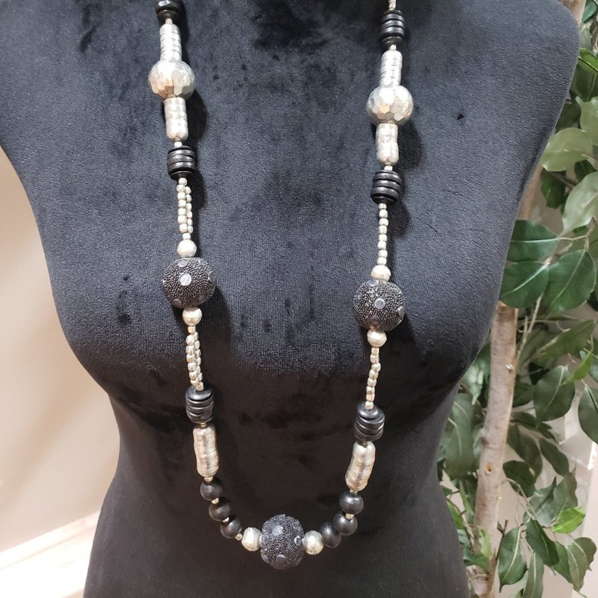 Women's Costume Jewelry Black Beaded Long Fashion Necklace