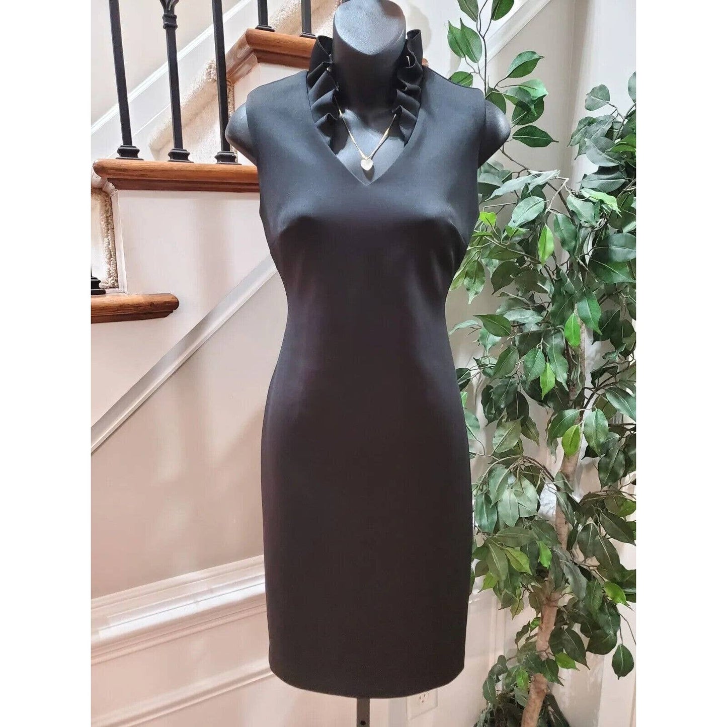 Calvin Klein Women's Black Polyester V-Neck Sleeveless Knee Length Dress Size 2