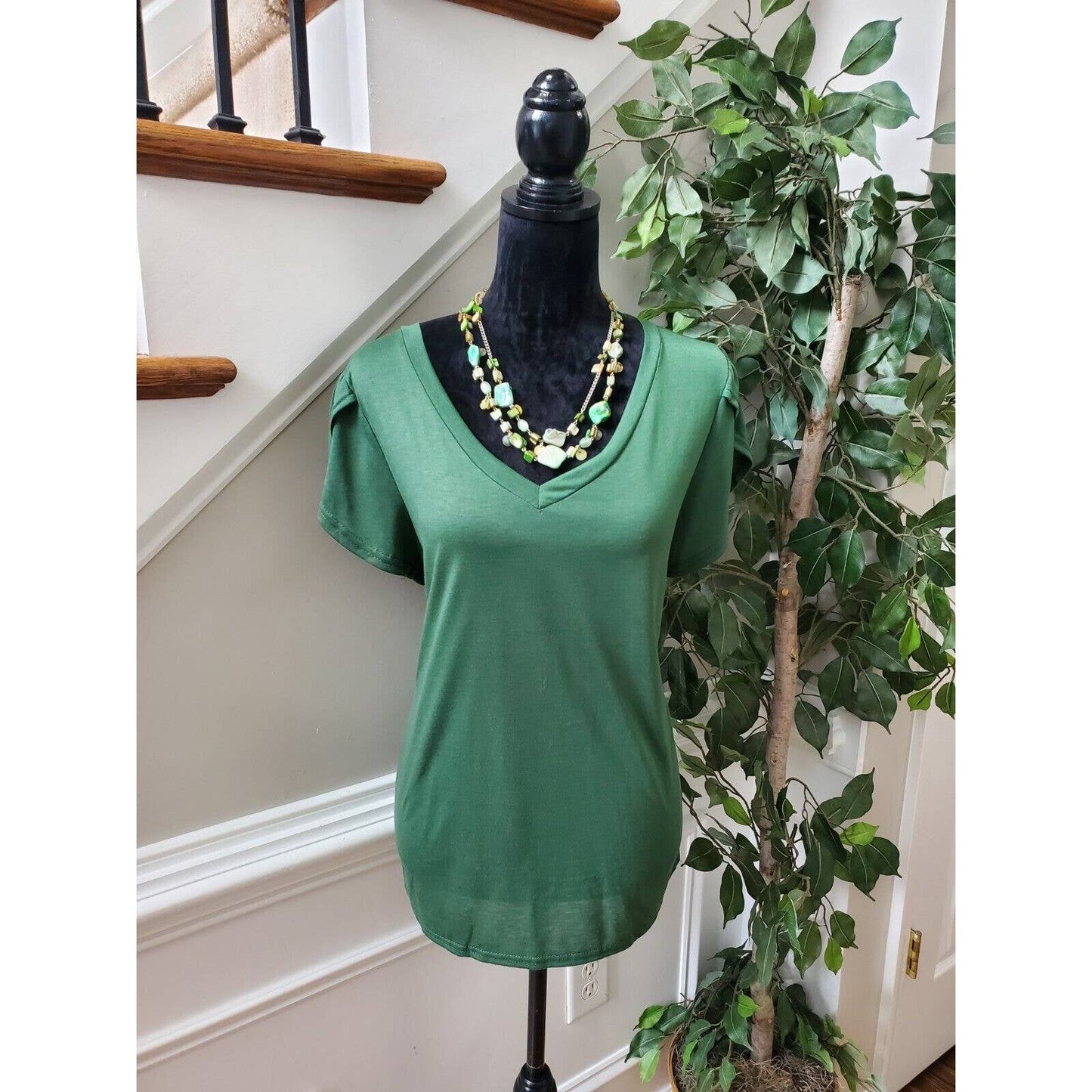 SHEIN Women's Green Polyester V-Neck Short Sleeve Casual Top Shirt Size Large