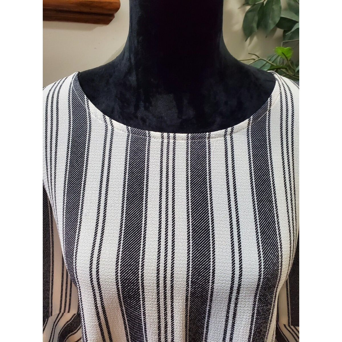 Altar'd State Women's White & Gray Polyester Round Neck Long Sleeve Top Blouse S