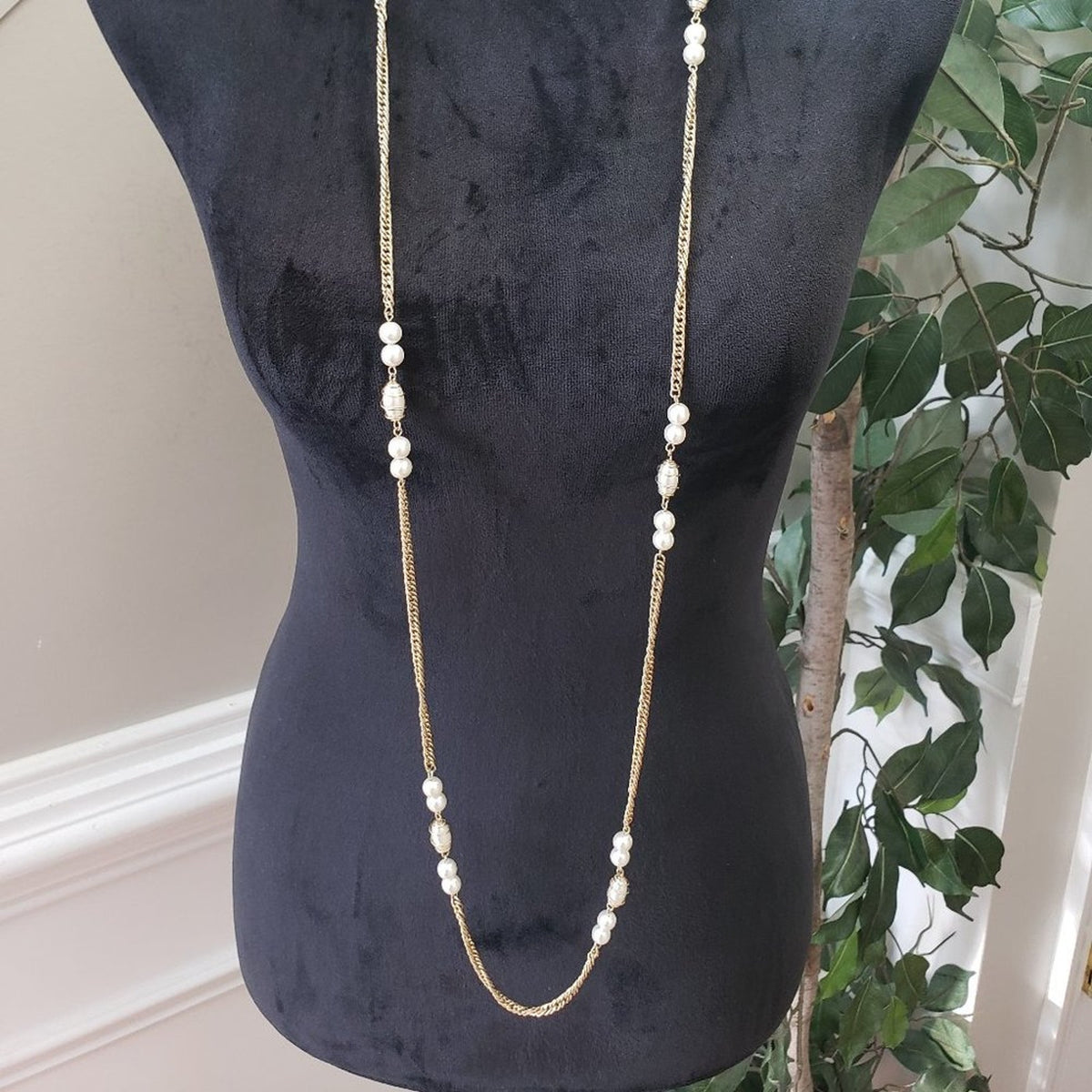 Vintage Sarah Coventry Women's Faux Pearl Bead Gold Tone Long Chain Necklace