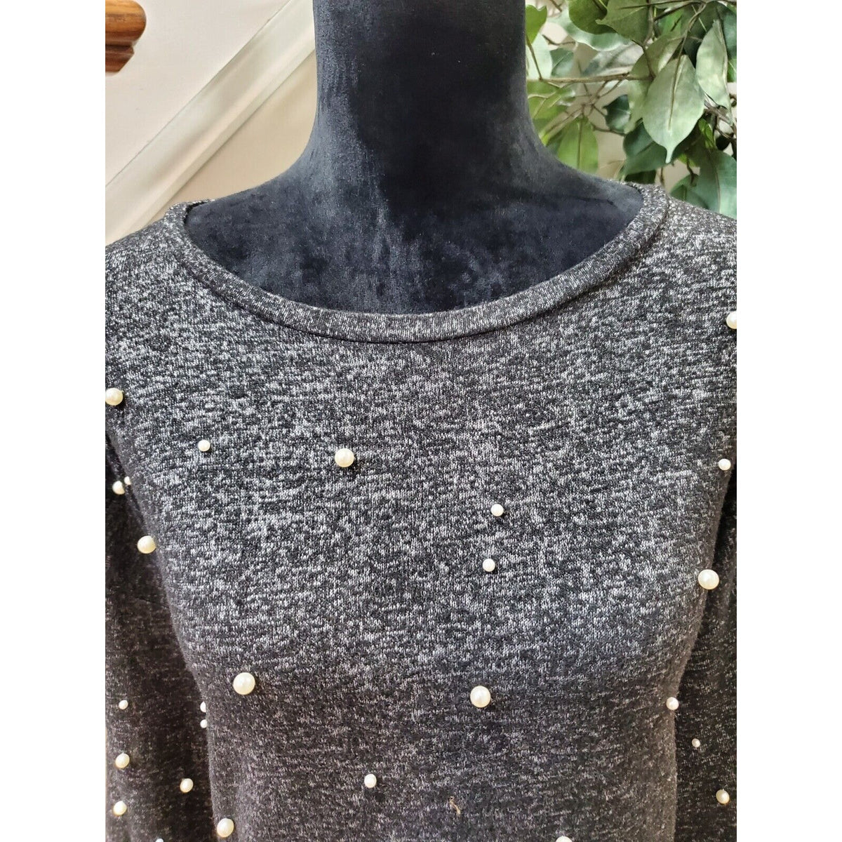 Chelsea & Theodore Women's Gray Round Neck Long Sleeve Beaded Sweater Size M