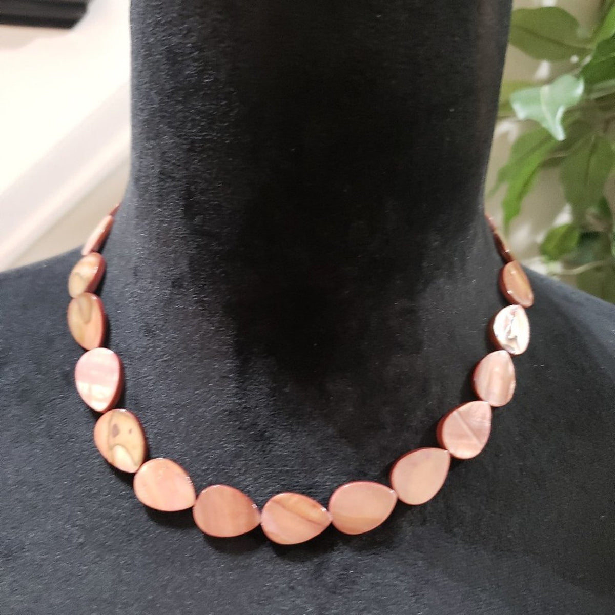 Womens Fashions Brown Beaded Coral Shell Necklace Jewelry with Barrel Clasp