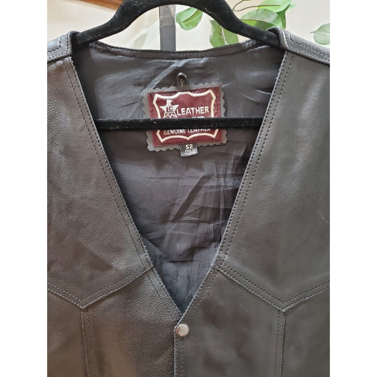 Leather Club Men's Black Genuine Leather Sleeveless Casual Jacket Vest Size 52