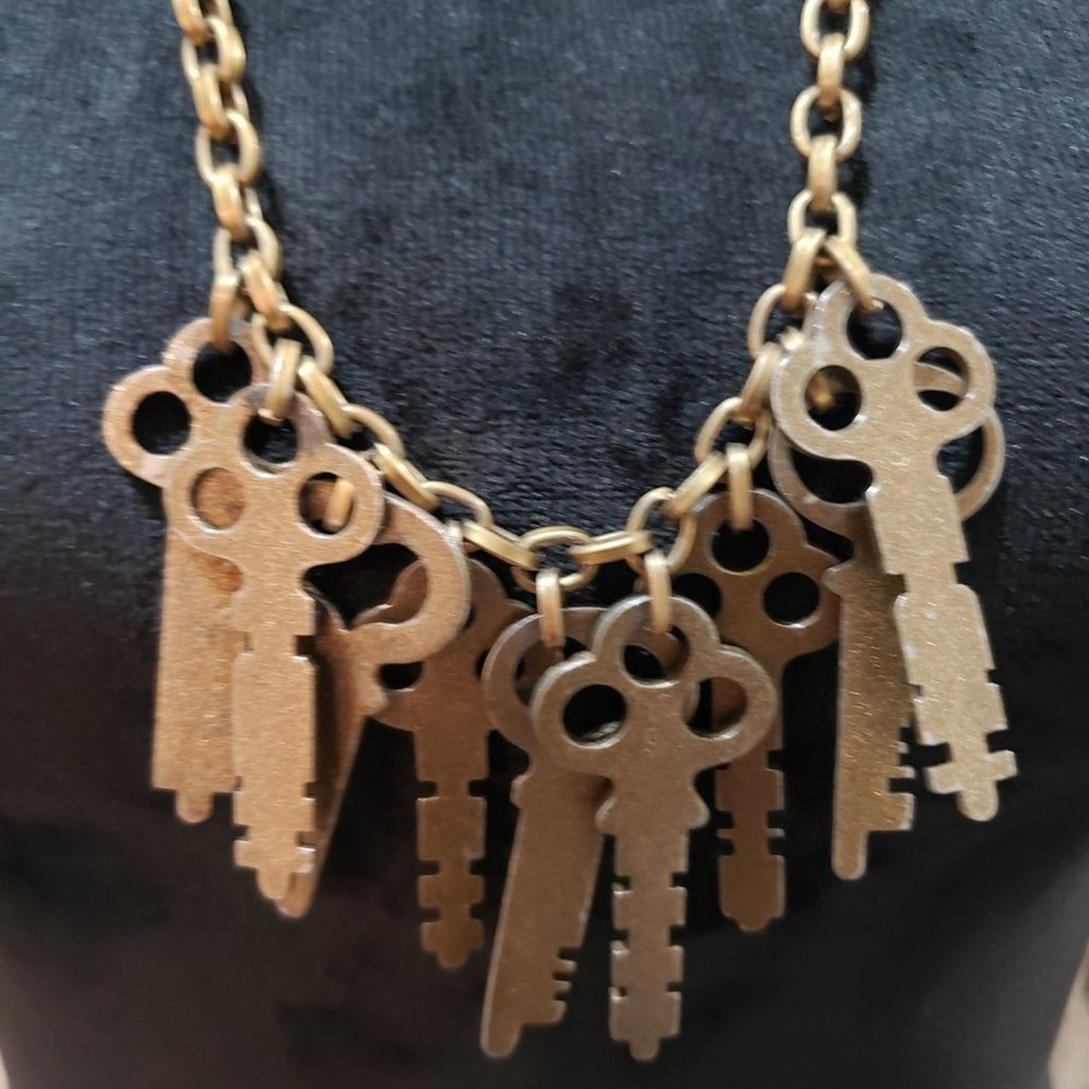 Vintage Women's Multiple Gold Tone Links Keys Necklace