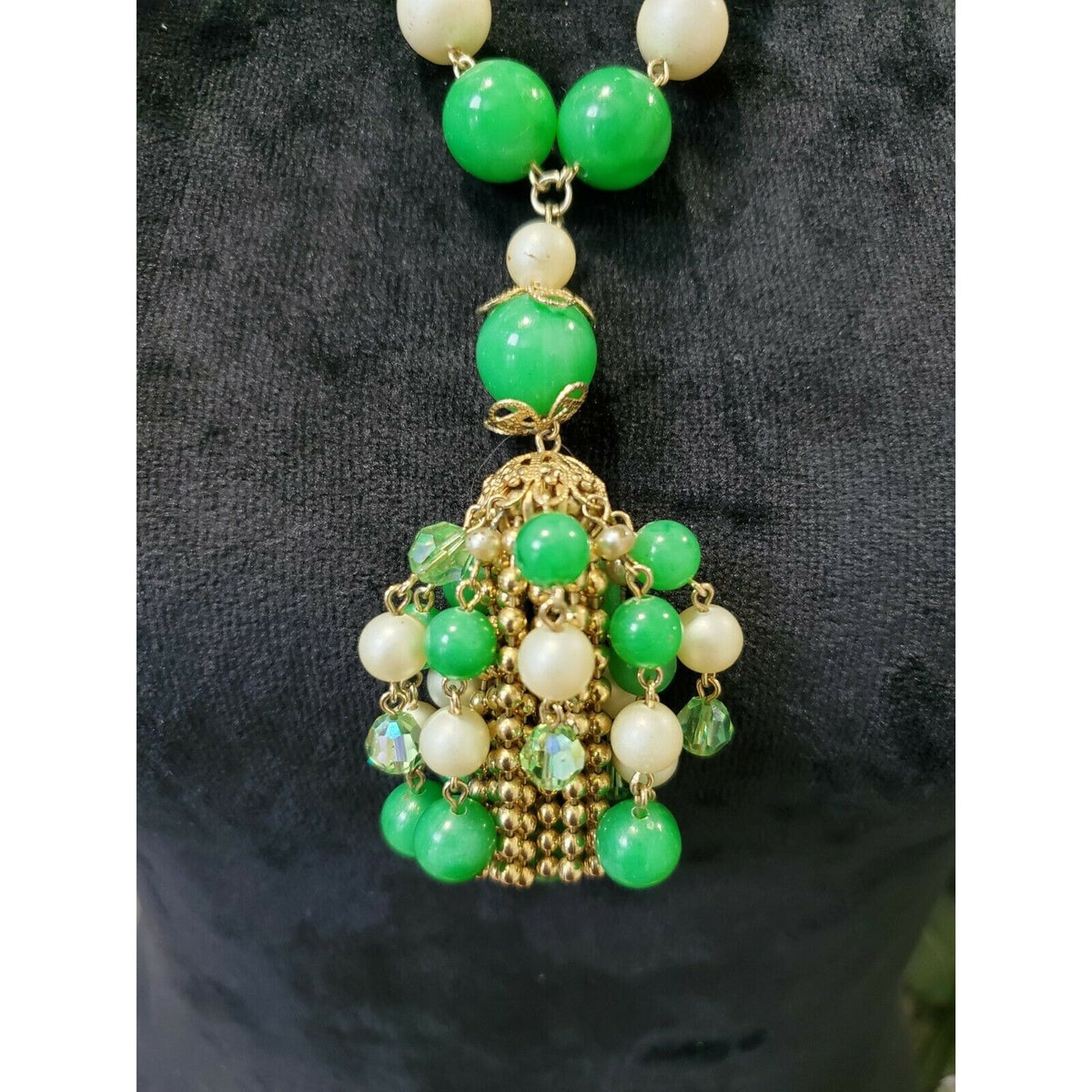 Green and White Pearl Beaded Necklace