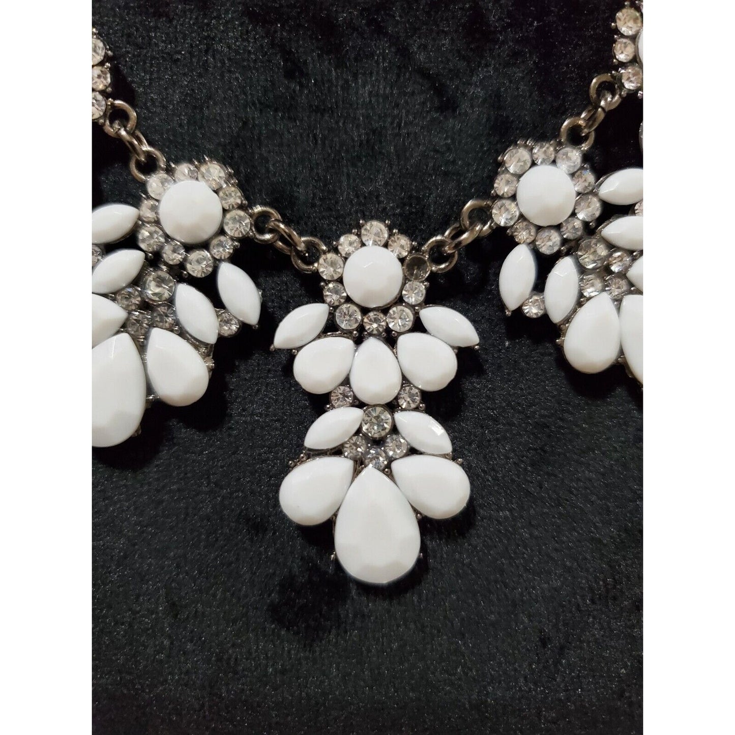 Western White Floral Stylish Choker Necklace