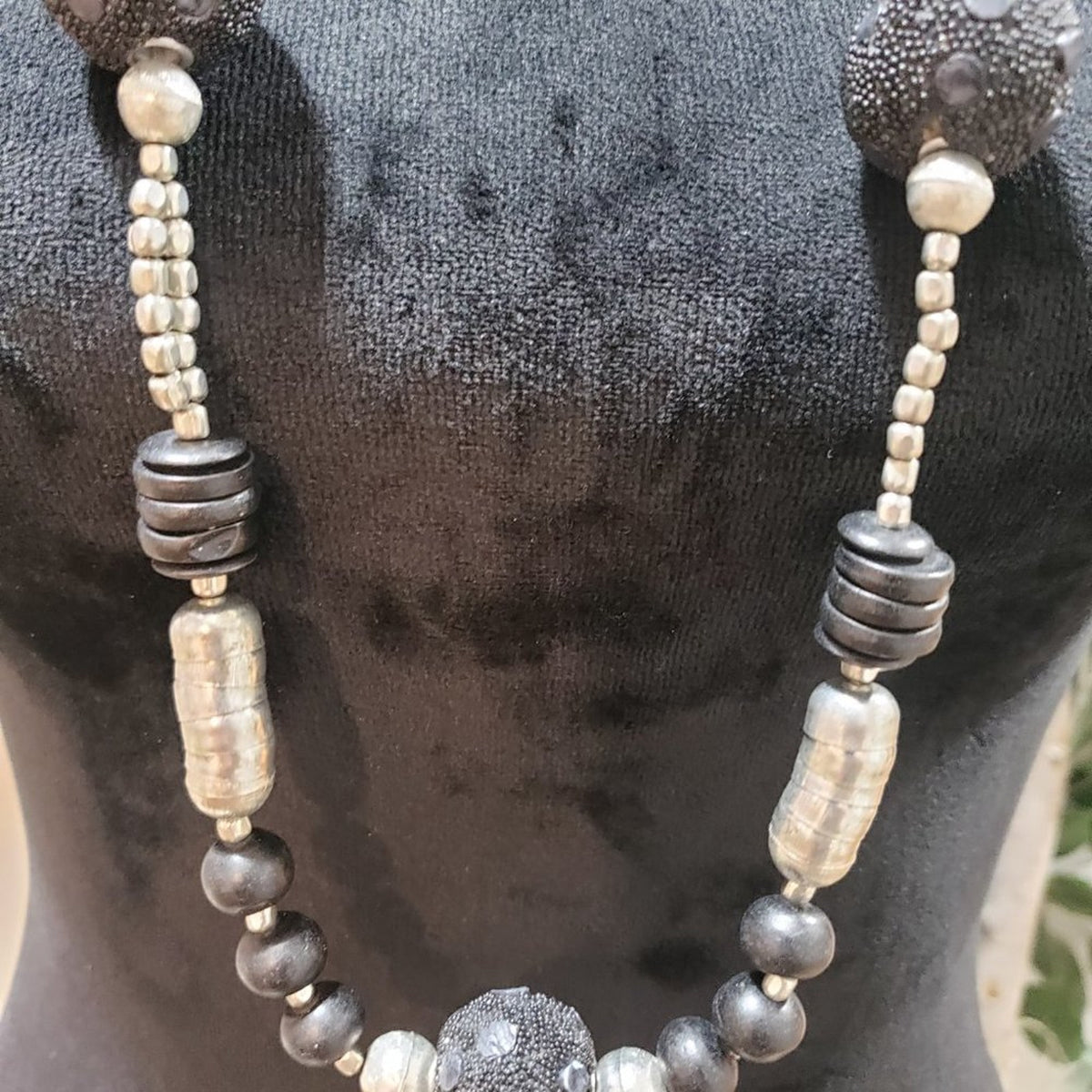 Women's Costume Jewelry Black Beaded Long Fashion Necklace