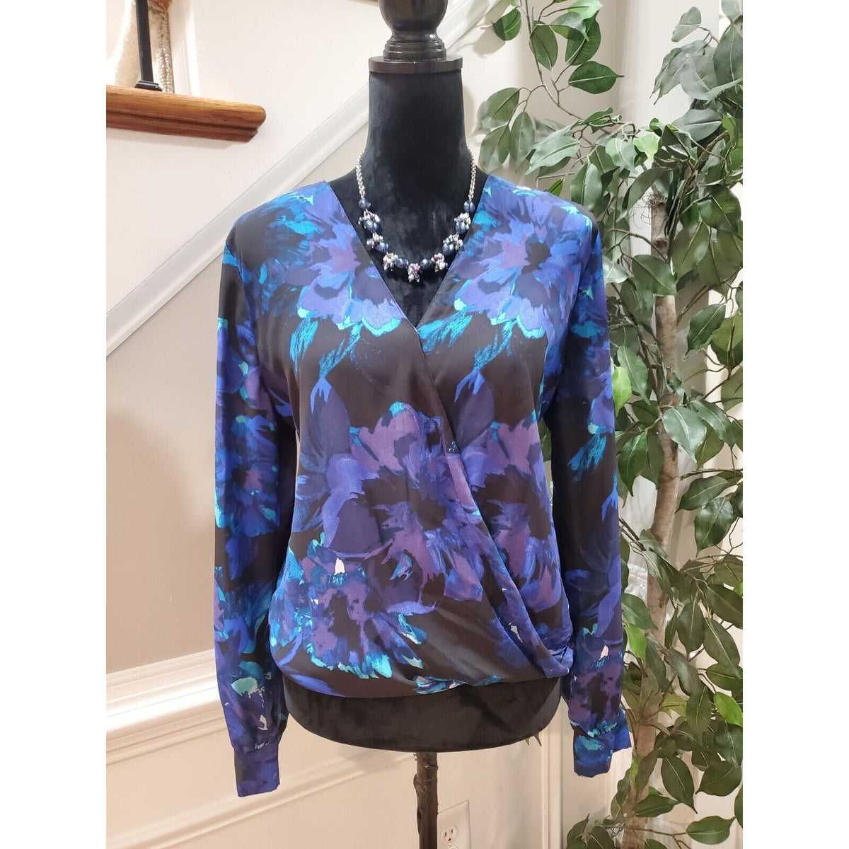 Ann Taylor Women's Floral Polyester V-Neck Long Sleeve Casual Top Blouse Size M