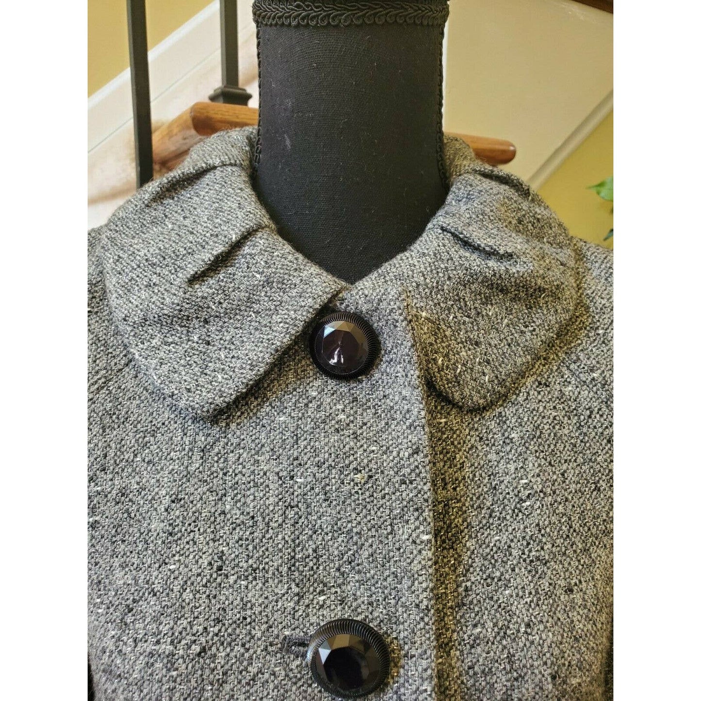 CC Club Original Women's Career Gray Wool Blend Blazer. Fits a Small