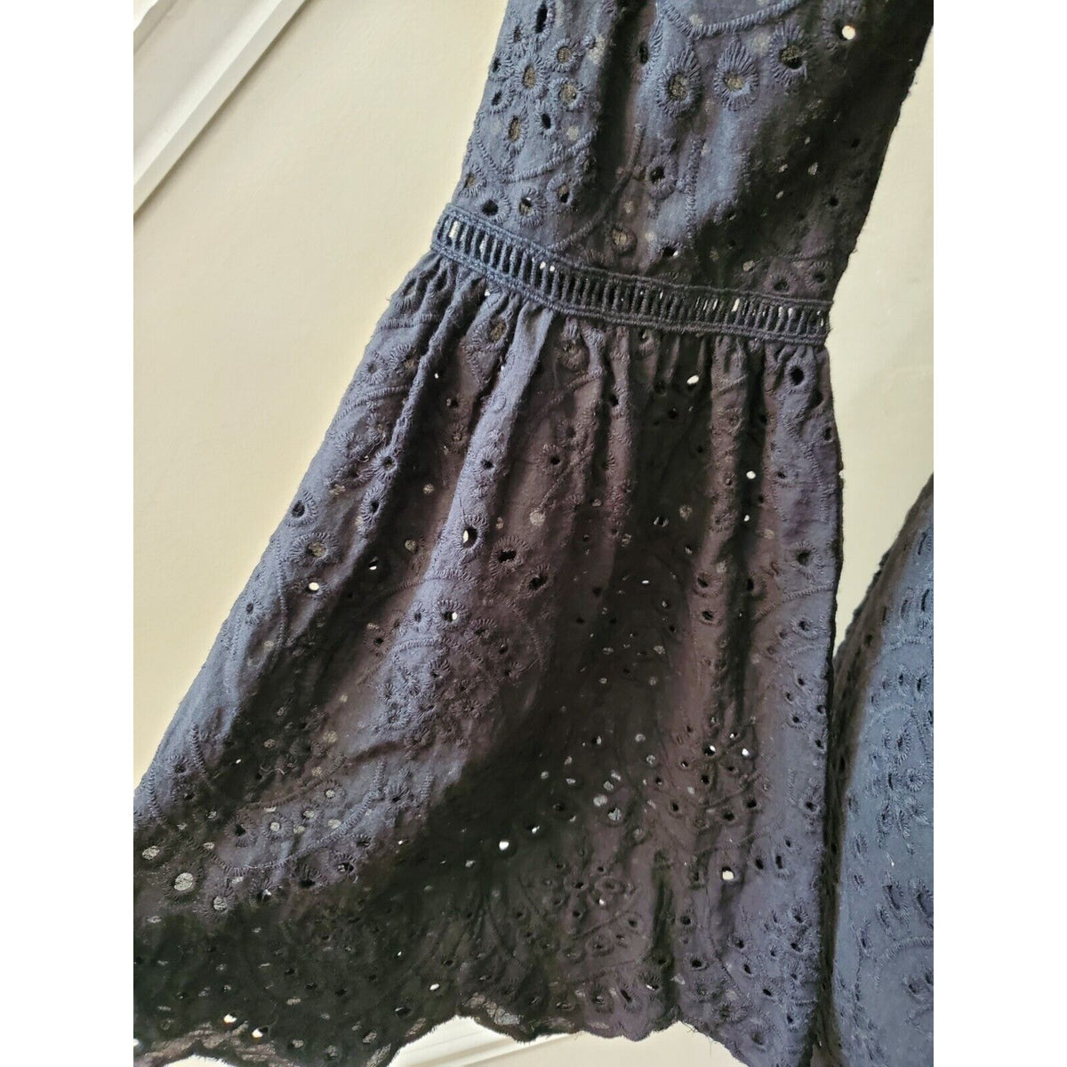 Cupcakes And Cashmere Ruben Eyelet Black Round Neck Long Sleeve Knee Length S