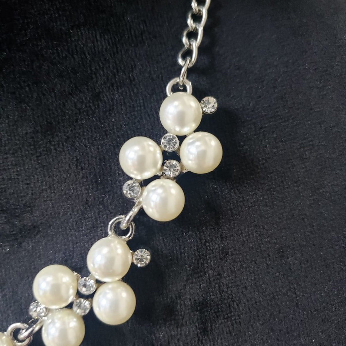 Women's White Round Beaded Pearl Chunky Fashion Jewelry Necklace