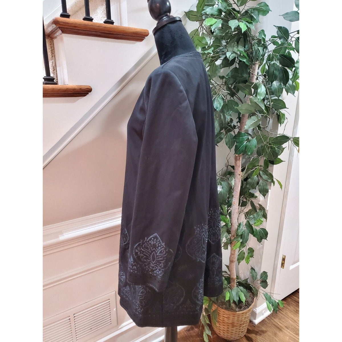 Peter Nygard Women's Black Embroidered Long Sleeve Button Front Jacket Size 12