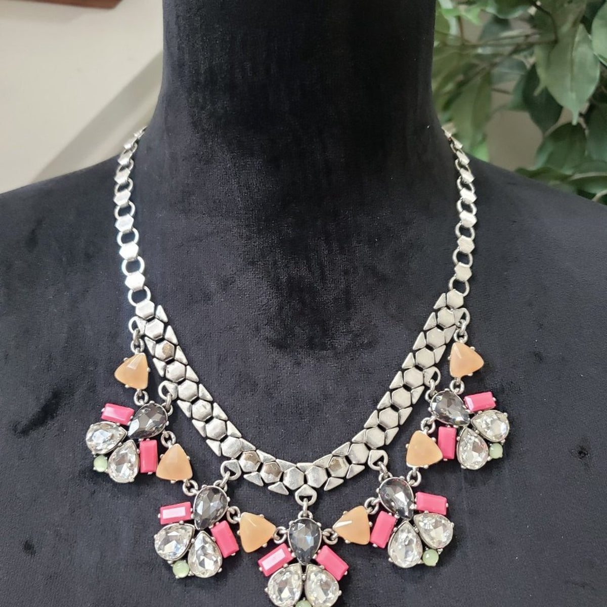 Stella & Dot Colorful Rhinestone Statement Pink Peach Silver Tone Necklace