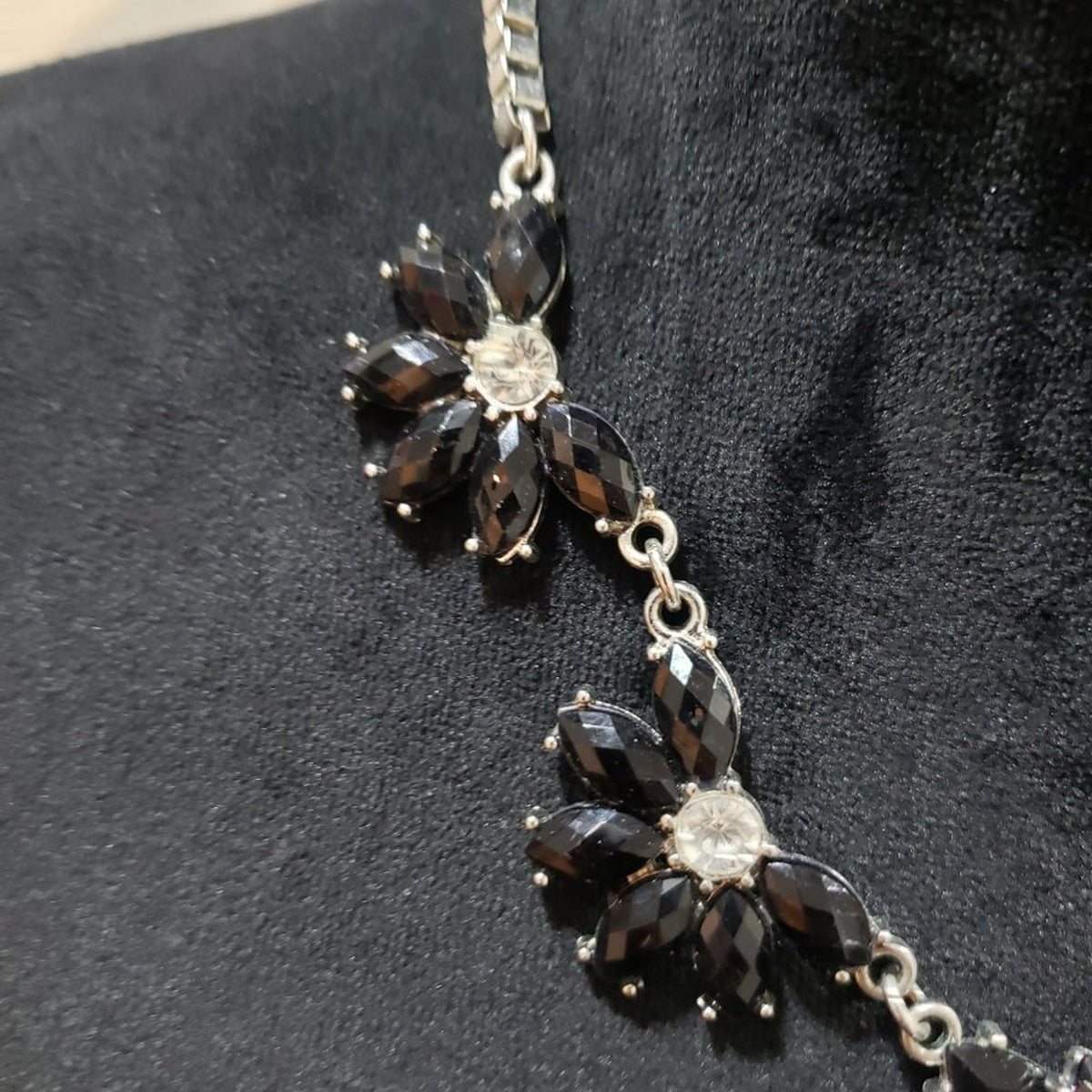 Womens Fashion Silver Tone Grey Floral Statement Choker Necklace w/ Lobster Clasp