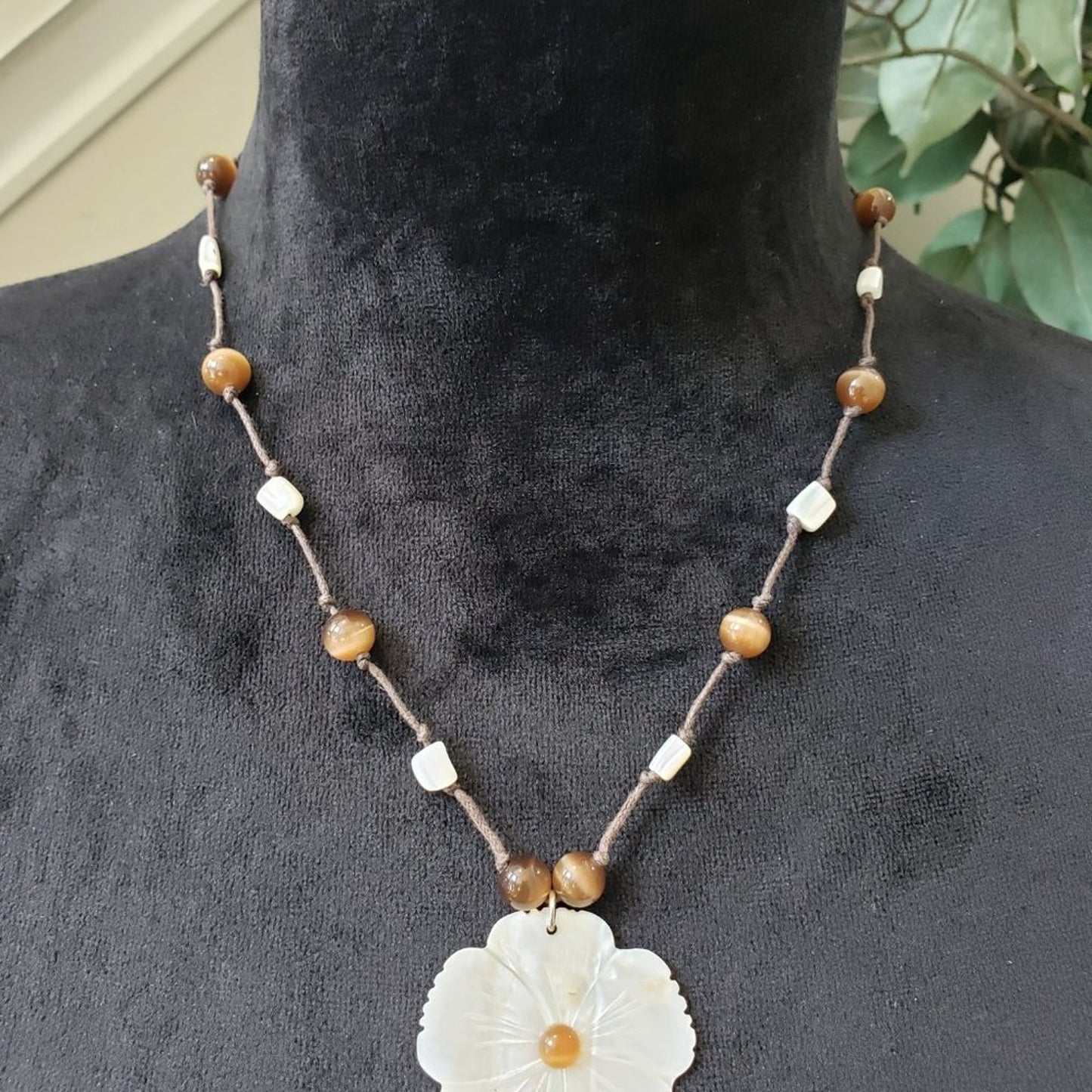 Womens Fashions Multicolor Beaded Flowers Pendant Necklace with Lobster Clasp
