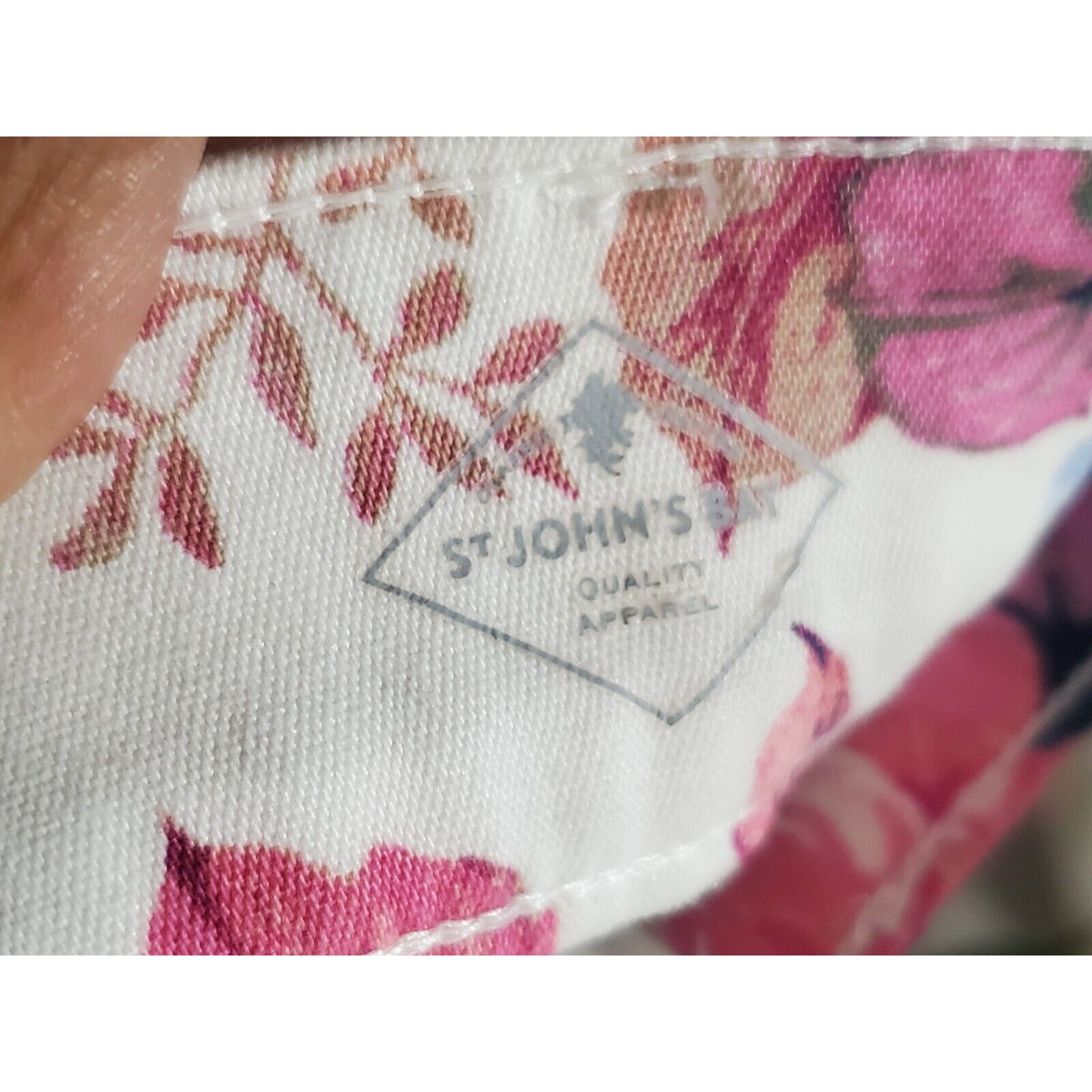 St John's Bay Women's White Floral Cotton Mid Rise Secretly Slender Capri Pant 8