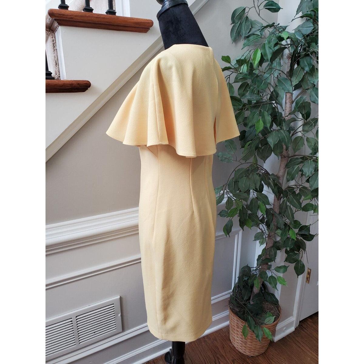 Vince Camuto Yellow Pleated Cape Collar Polyester Sleeveless Knee Length Dress 6
