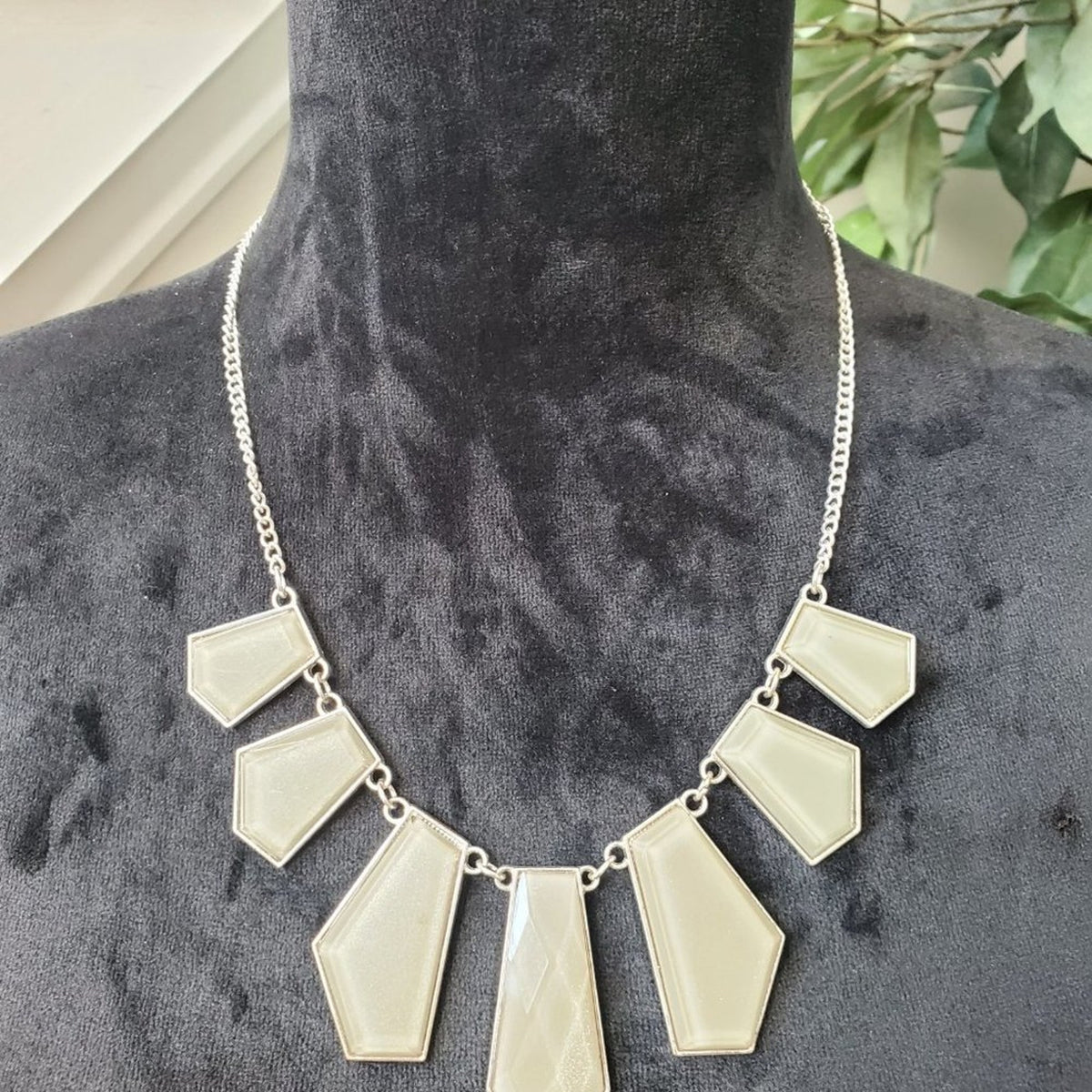 House of Harlow Inspired Women's Classic Taupe Bib Geometric Choker Necklace