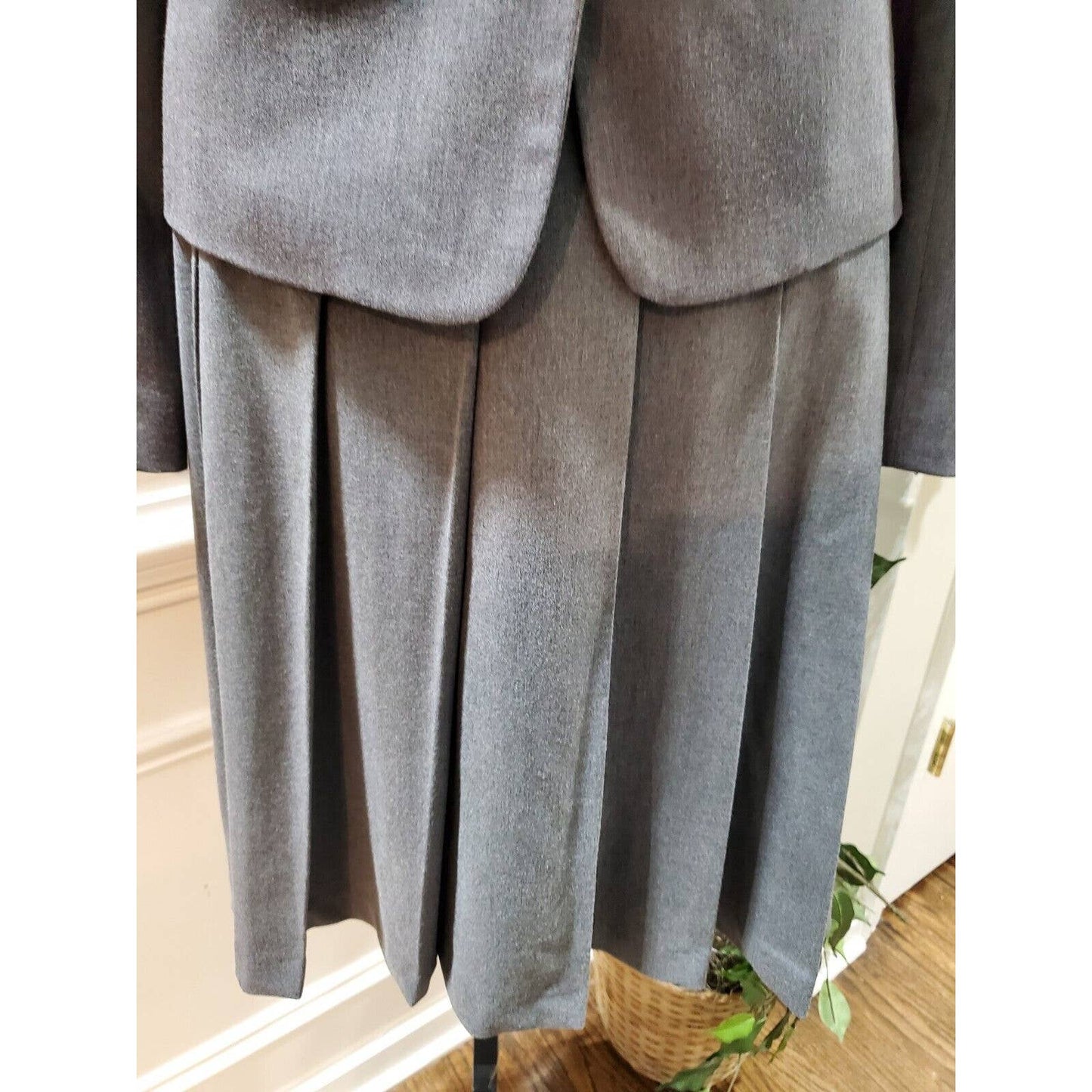 Isaac Mizrahi Women's Gray Polyester Single Breasted Jacket & Skirt 2 Pcs Suit L