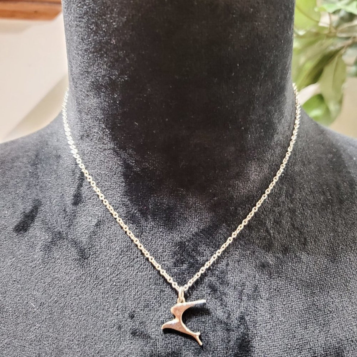 Womens Gold Tone Bird Charm with Chain Pendant Jewelry Necklace