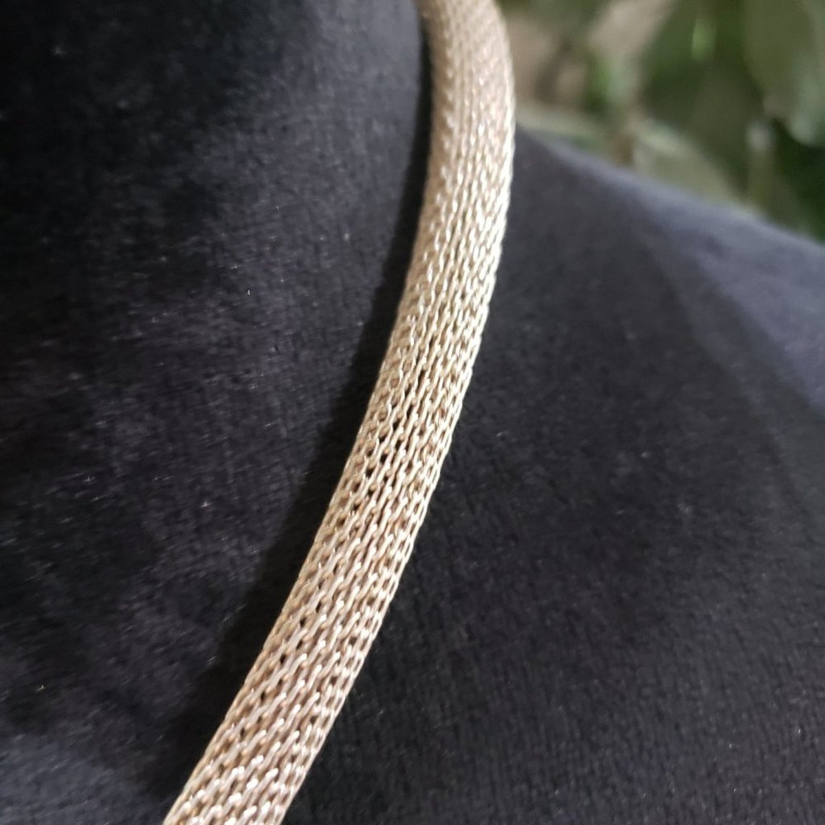 Womens Fashion Silver Tone Thick Mesh Strand Necklace w/ Textured Magnetic Clasp