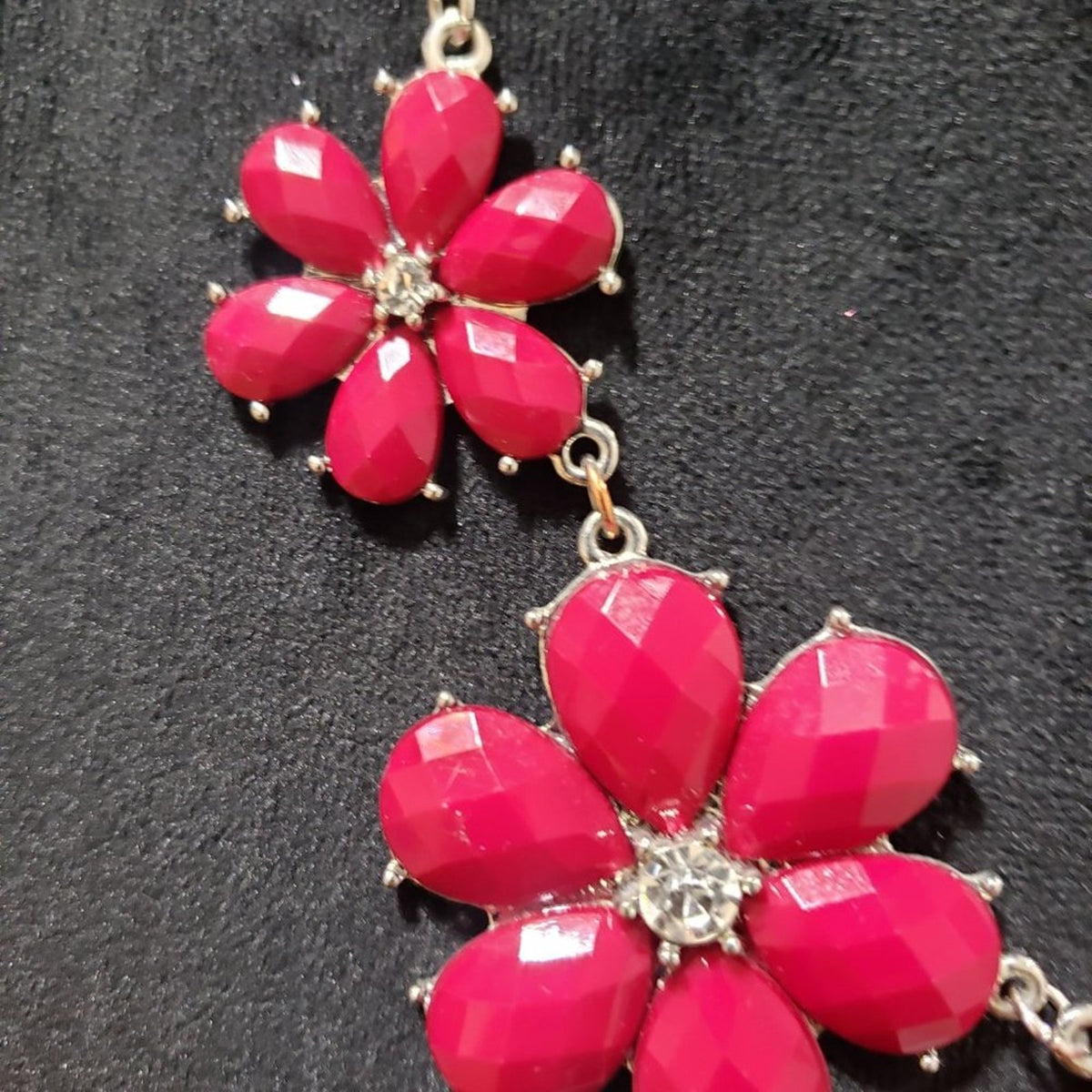 Womens Fashions Fuchsia Pink Flower Colored Necklace with Lobster Clasp