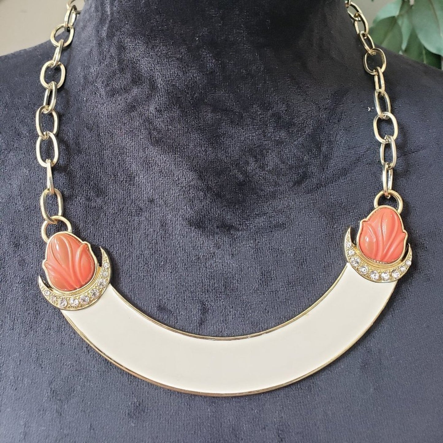 Womens Fashions Multicolor Broach Style Collar Necklace with Lobster Clasp