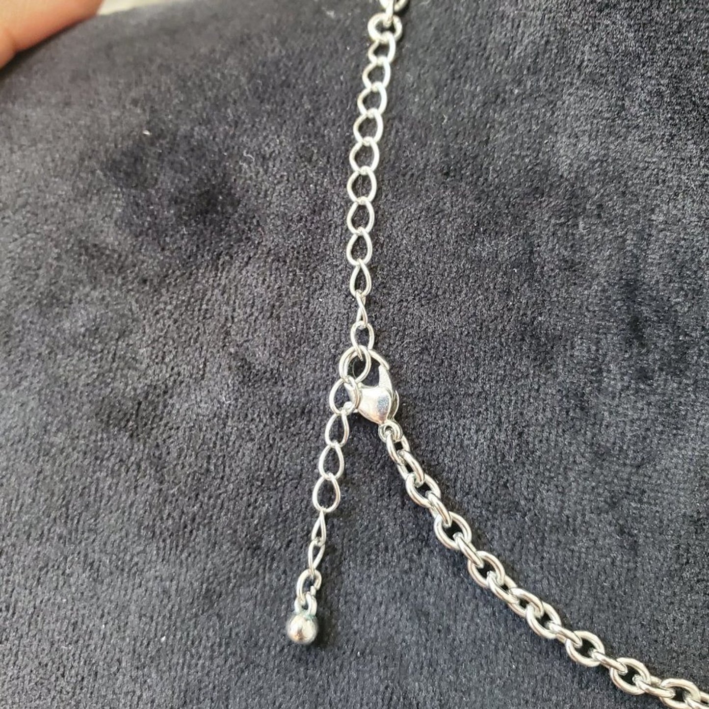 Women's Silver Tone with Flowers Design with Lobster Clasp Necklace
