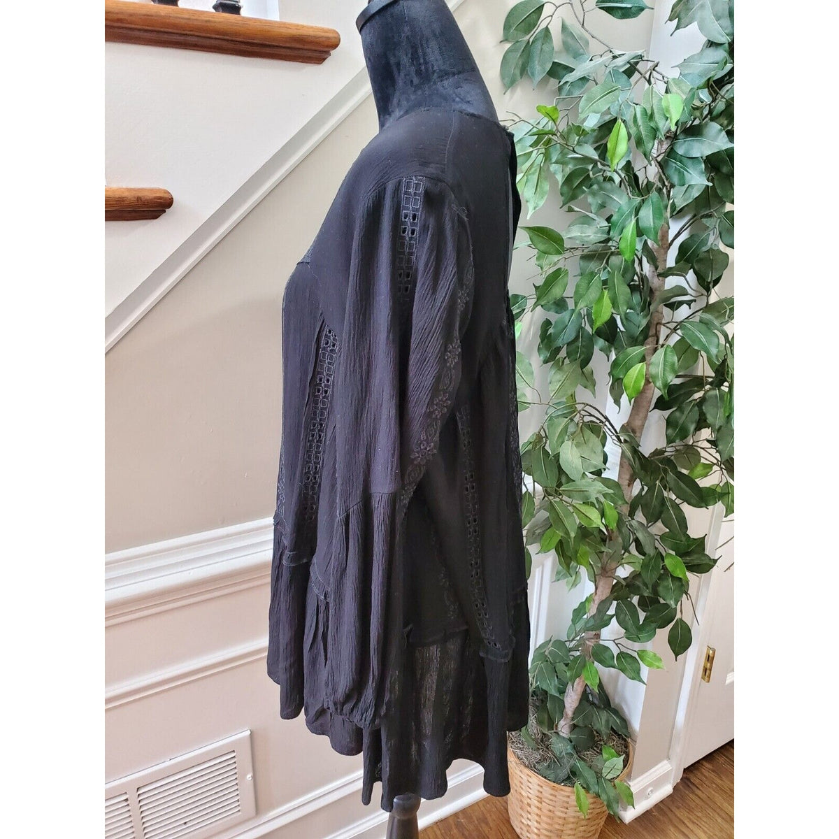 Adiva Women's Black 100% Rayon Round Neck Long Sleeve Casual Top Blouse Size M