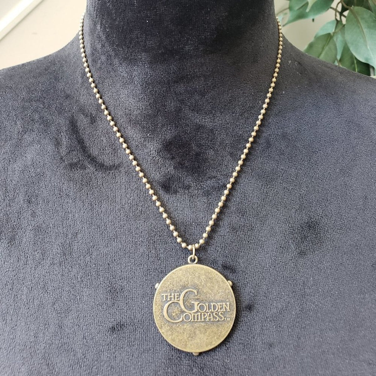Womens Fashions Gold Tone Round Coin Pendant Collar Necklace Jewellery