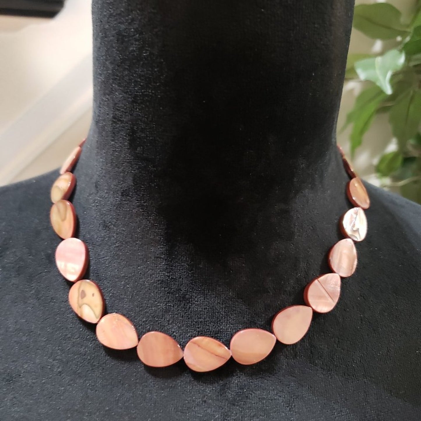Womens Fashions Brown Beaded Coral Shell Necklace Jewelry with Barrel Clasp