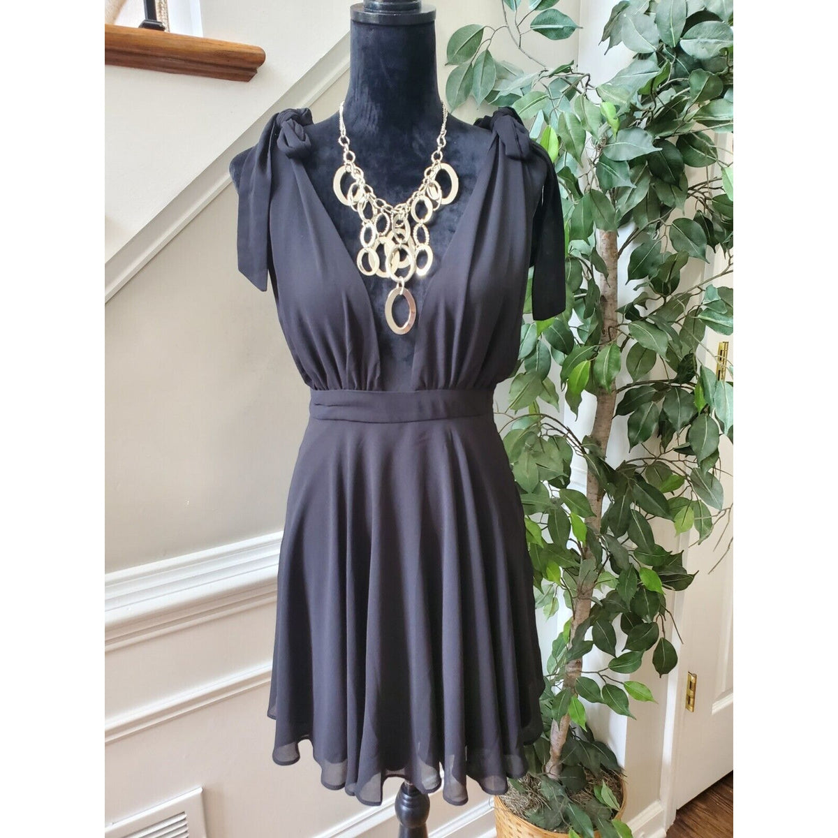 Forever 21 Women's Black Polyester V-Neck Sleeveless Casual Knee Length Dress M
