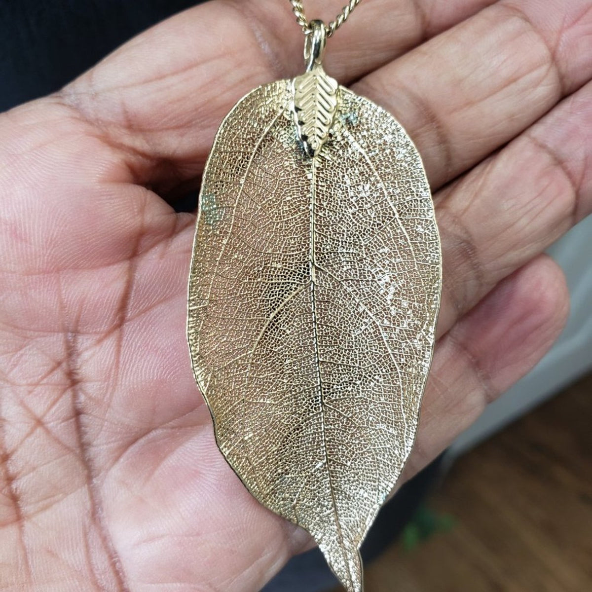 Vintage Womens Gold Plated Textured Filigree Real Leaf Long Pendant Necklace