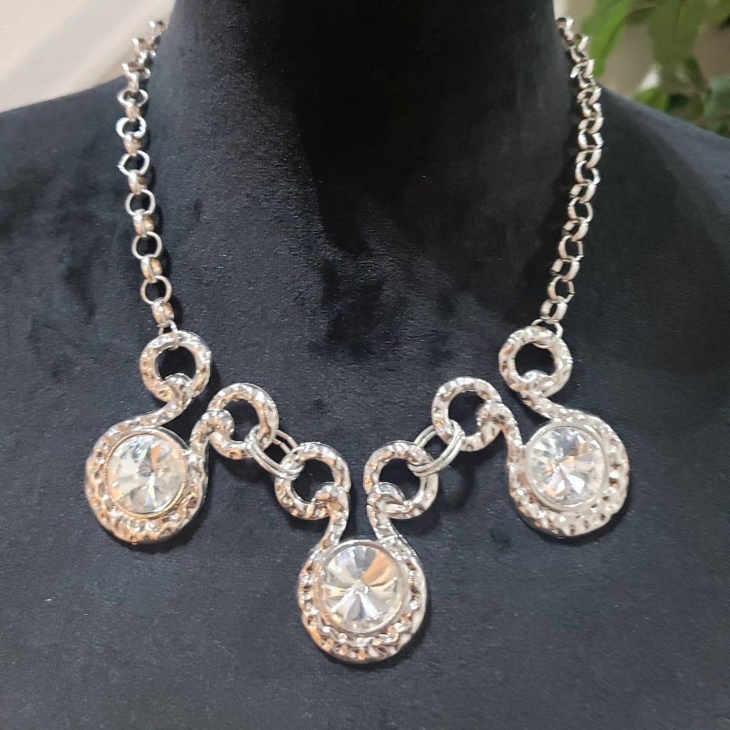 Womens Fashion Silver Hypnotized Glass Stones Collar Necklace with Lobster Clasp