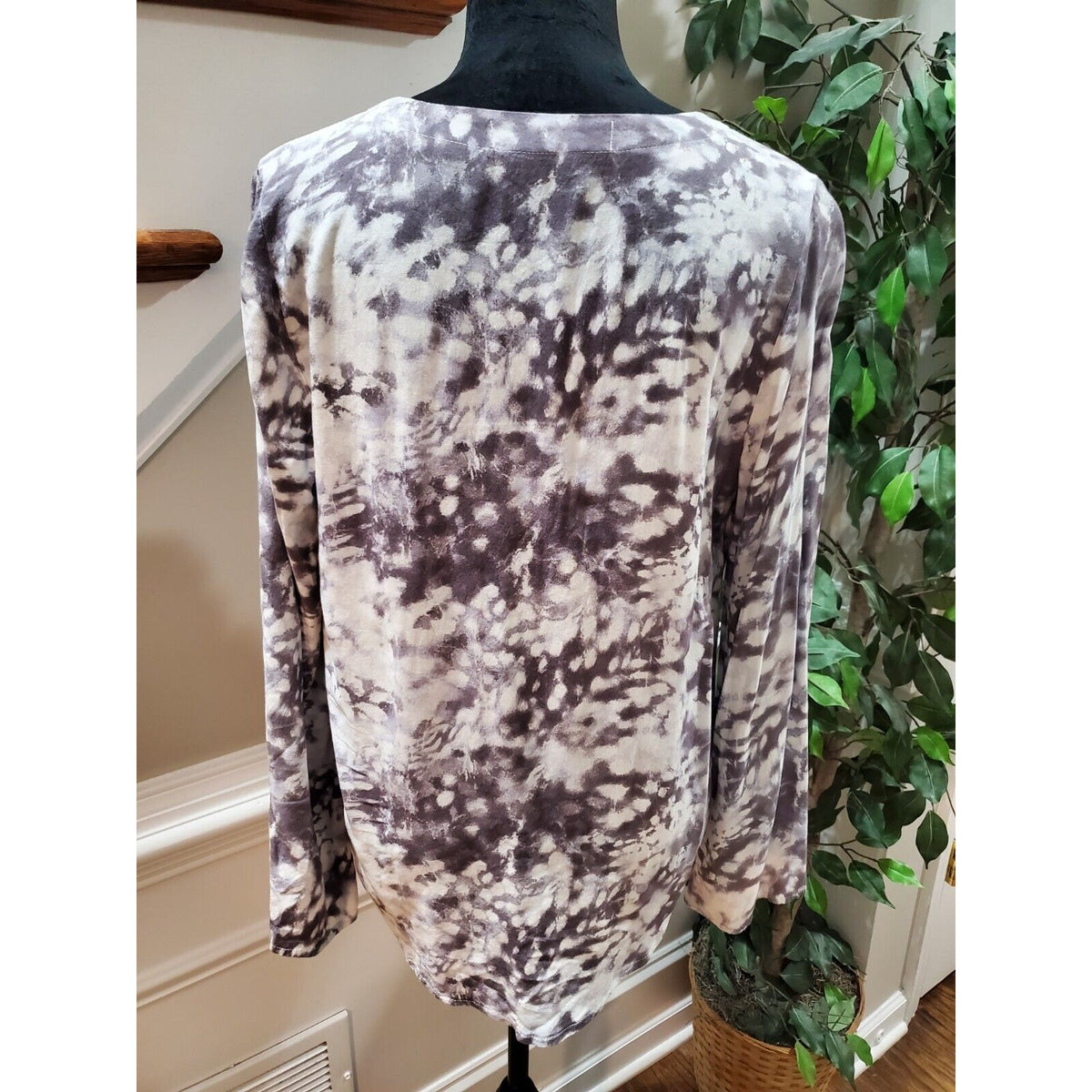 Pyn Burches Women's White & Gray 100% Rayon V-Neck Long Sleeve Top Blouse Size M