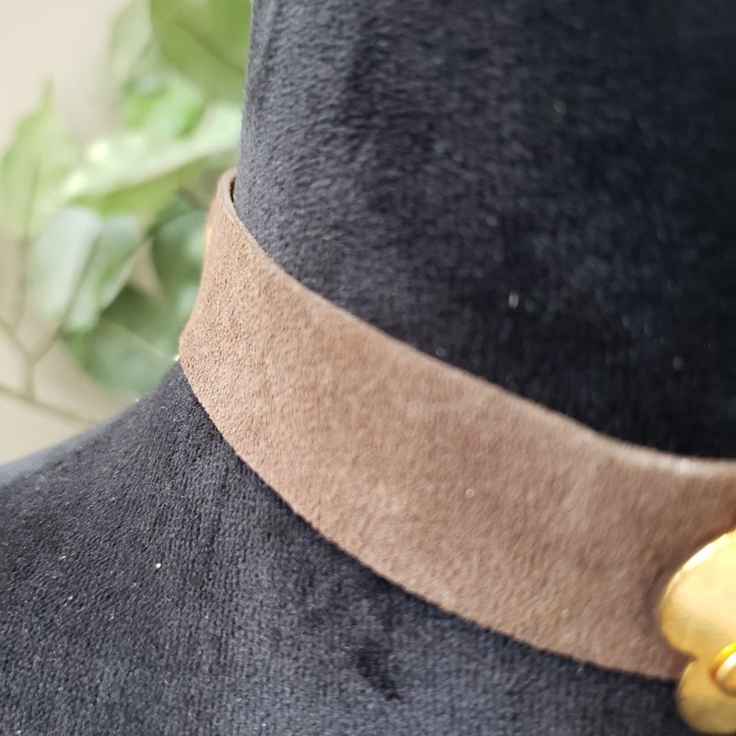 Womens Fashions Gold Tone Gemstone Collar Necklace with Lobster Clasp