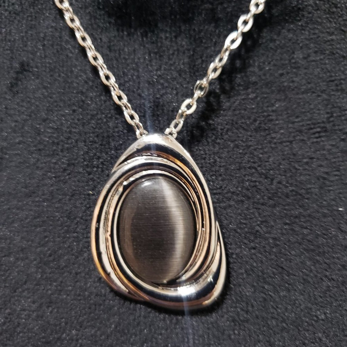 Bijoux by Meera Womens Genuine Eye Cat Stone Pendant Necklace