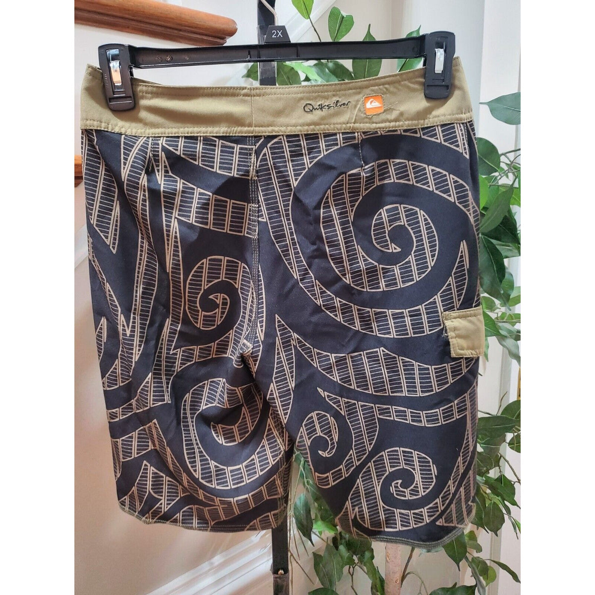 Quicksilver Men Beige & Black Polyester Pull On Stretch Swimwear Shorts Size 32