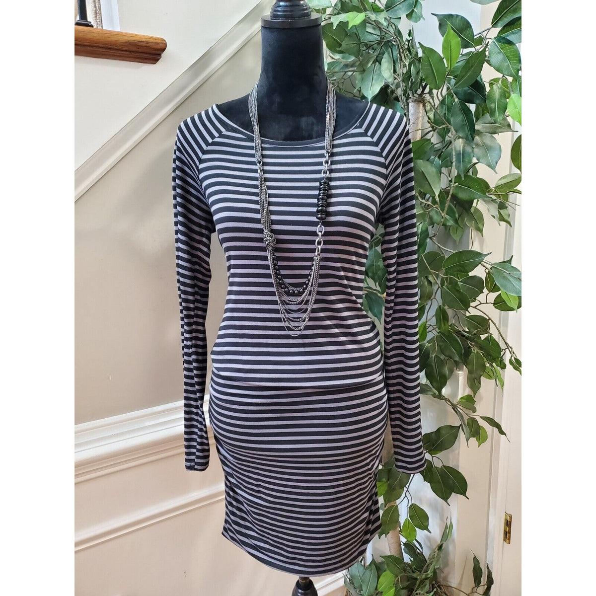 Banana Republic Women's Black & Gray Round Neck Long Sleeve Knee Length Dress XS