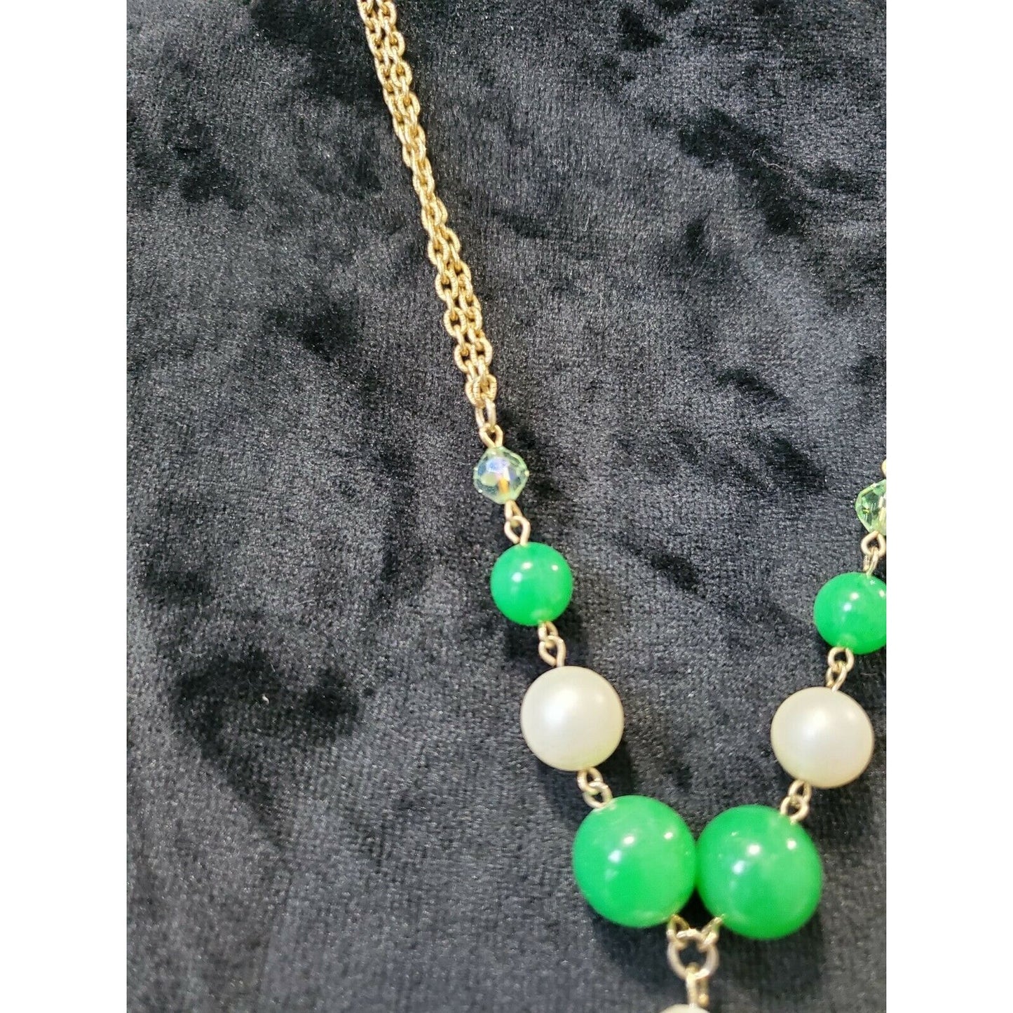 Green and White Pearl Beaded Necklace