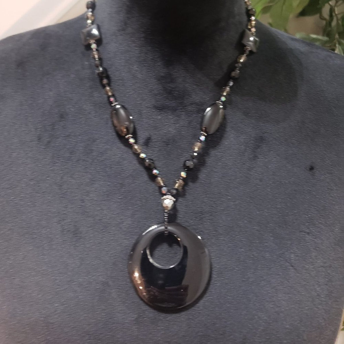 Womens Fashions Black Oval Hematite Pendant Necklace with Lobster Clasp