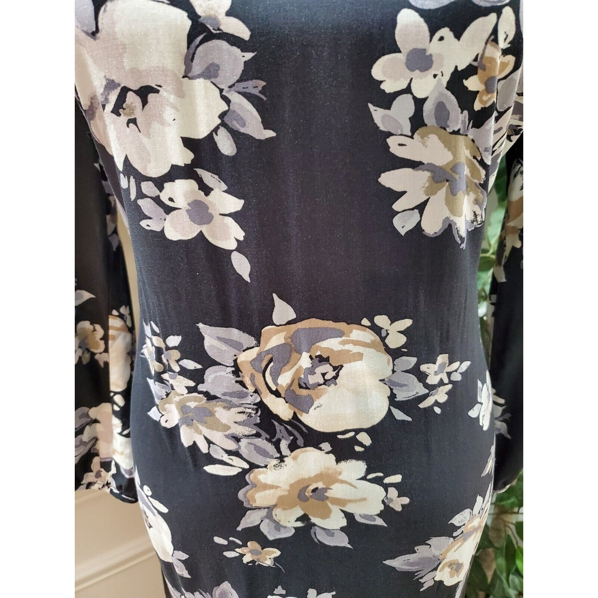 Old Navy Women's Black Floral Rayon Round Neck Long Sleeve Knee Length Dress M