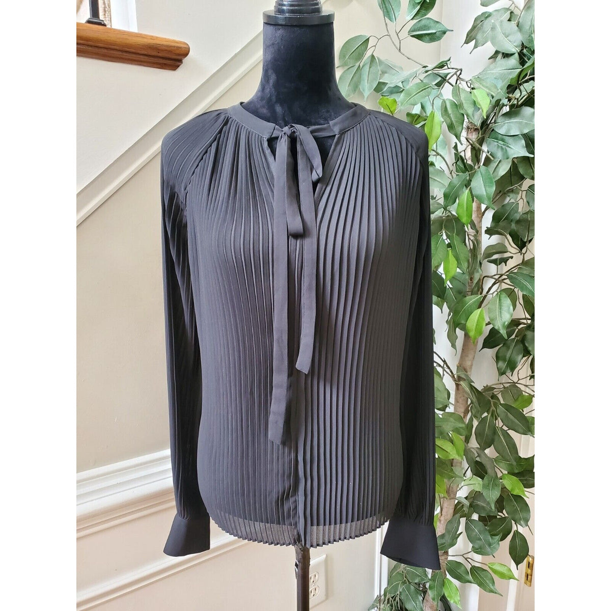 Endless Rose Black Pleated Boho Peasant Long Sleeve Tie Top Blouse Size Small